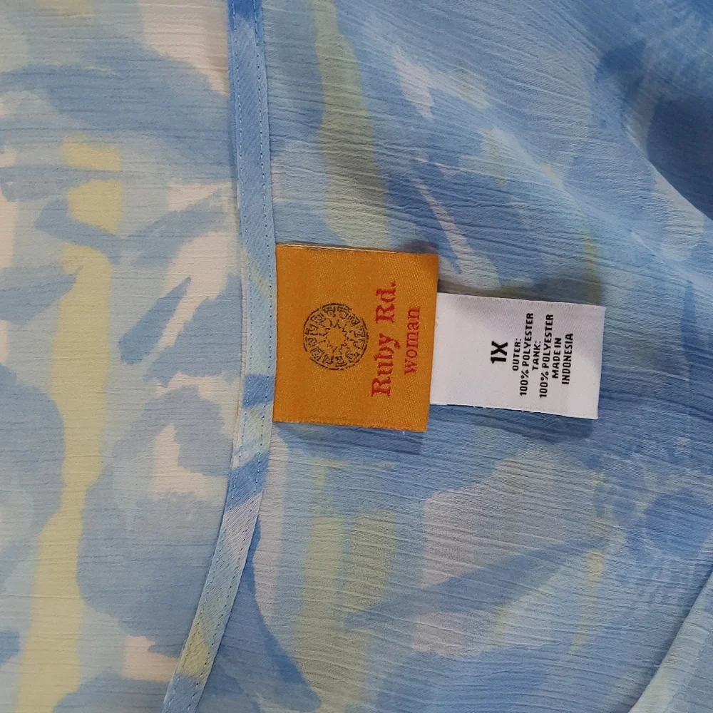 Women's Ruby Red Flowy Poncho Style Blue & White Floral Top Size 1X - Picture 6 of 6